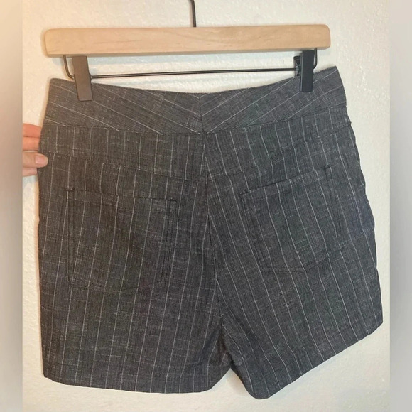 NWT Alice + Olivia Pinstripe Shorts Size 8 - Picture 6 of 10